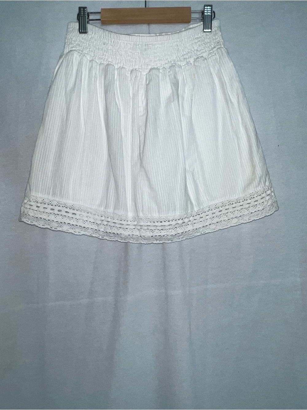 Vintage Y2K Gap Women’s Cotton Lace-Trim Low-rise Mini Skirt. Size Small